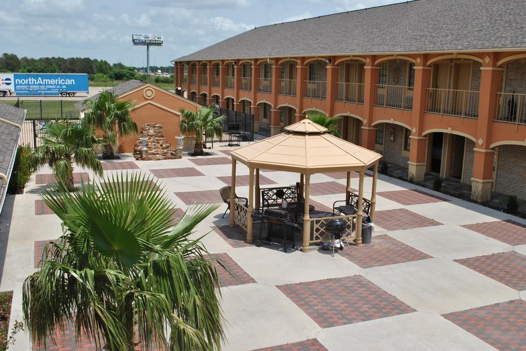 Executive Inn Brookshire 外观 照片