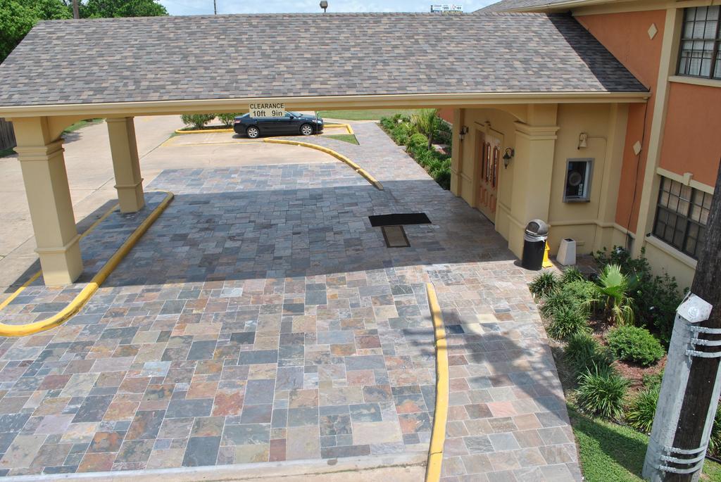 Executive Inn Brookshire 外观 照片