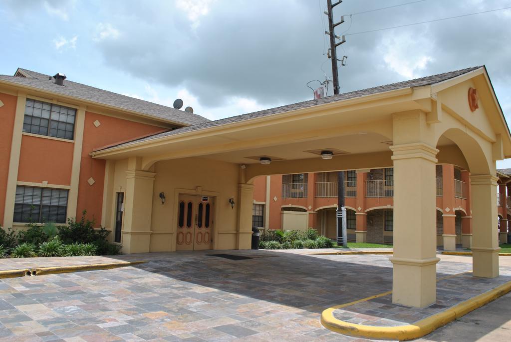 Executive Inn Brookshire 外观 照片