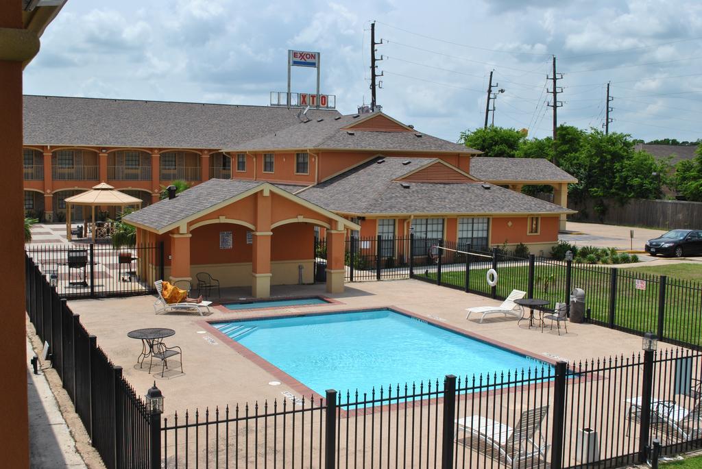 Executive Inn Brookshire 外观 照片
