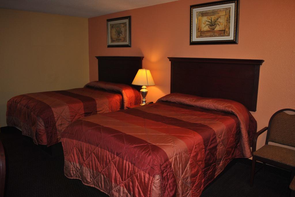 Executive Inn Brookshire 外观 照片