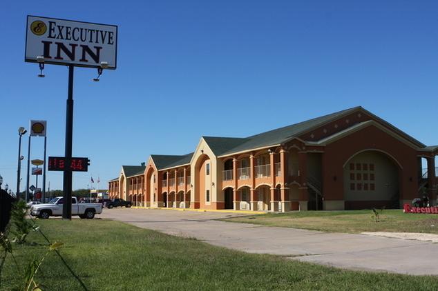 Executive Inn Brookshire 外观 照片